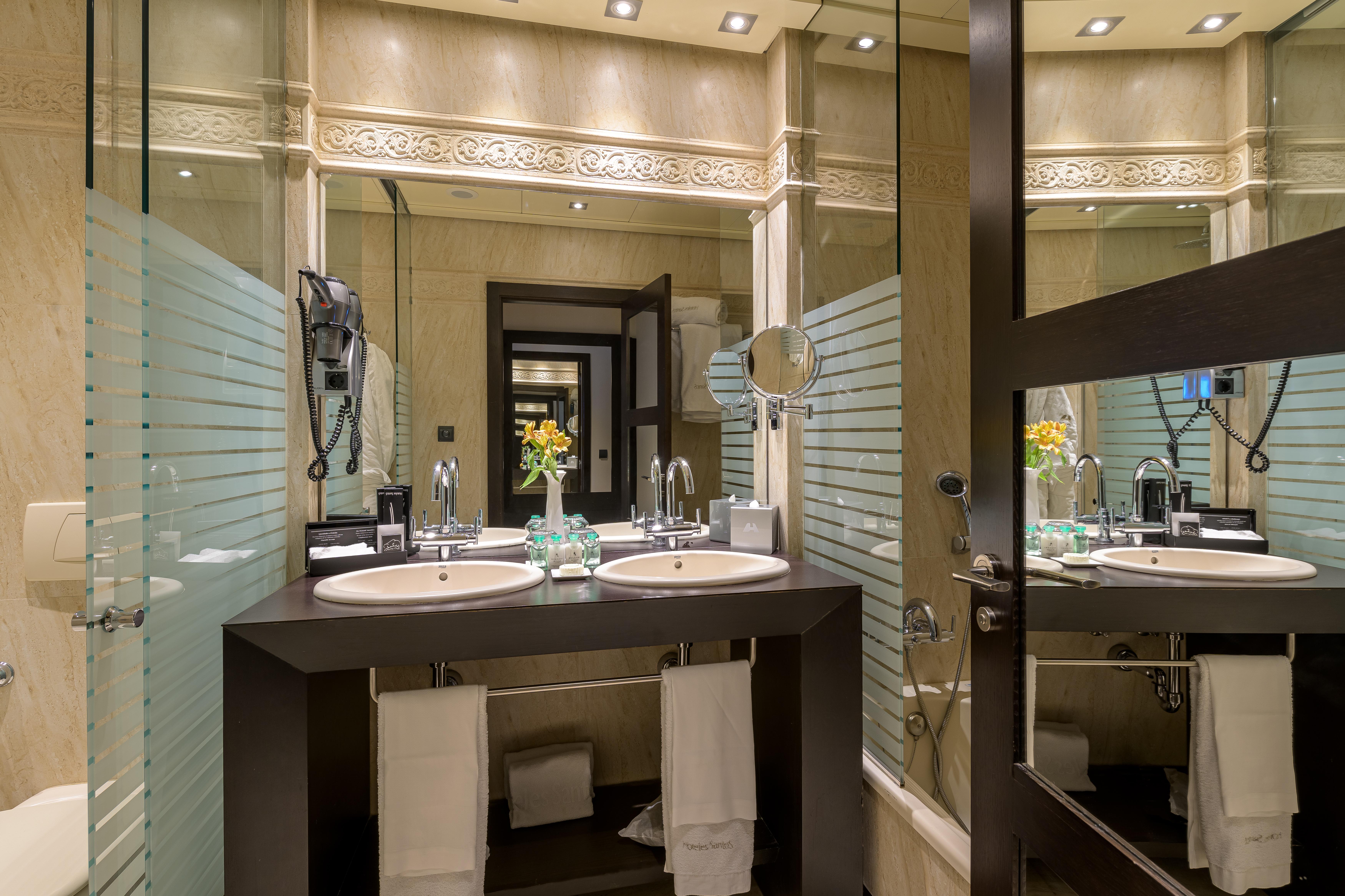 Las Arenas Balneario Resort Valencia Bagian luar foto Bathroom