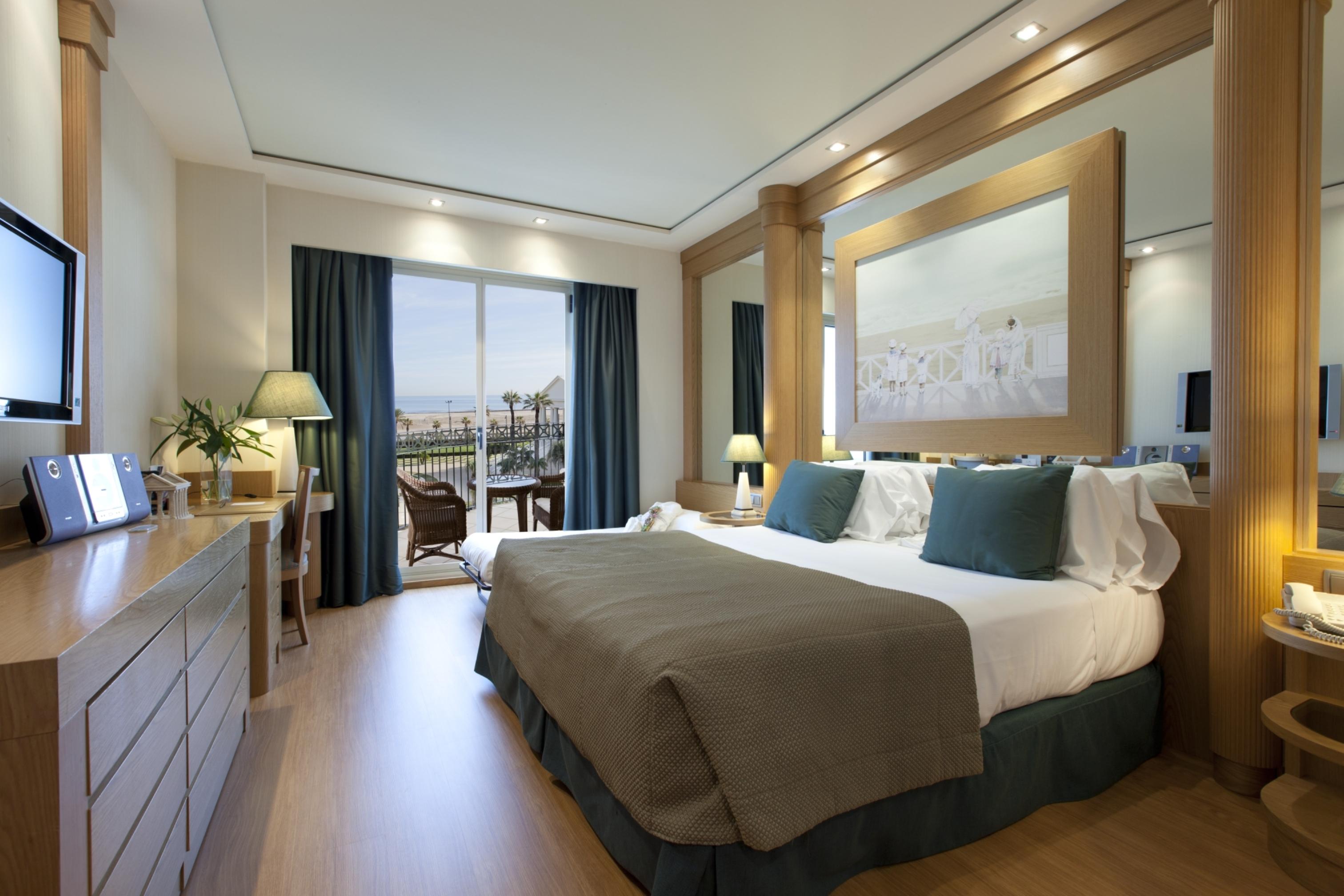 Las Arenas Balneario Resort Valencia Bagian luar foto A room at the hotel