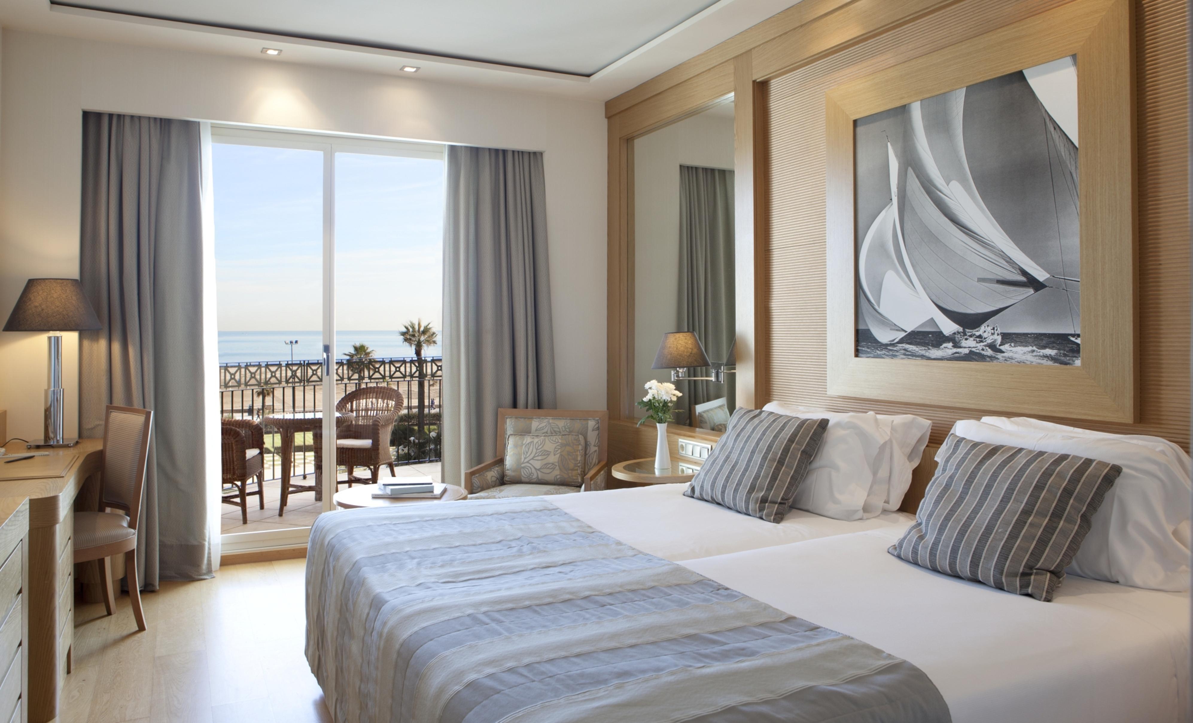 Las Arenas Balneario Resort Valencia Bagian luar foto A room at the hotel
