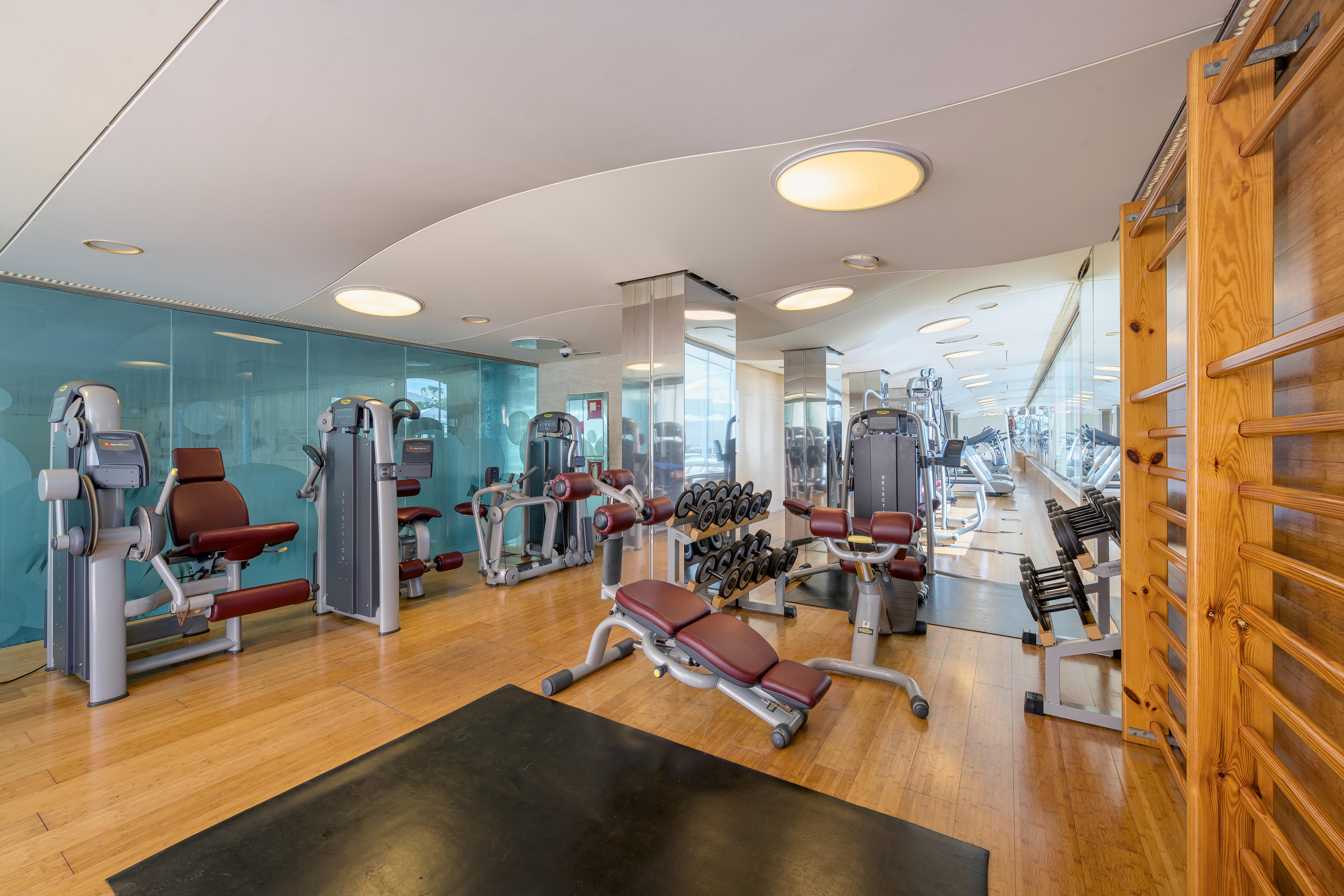 Las Arenas Balneario Resort Valencia Bagian luar foto The gym at the InterContinental