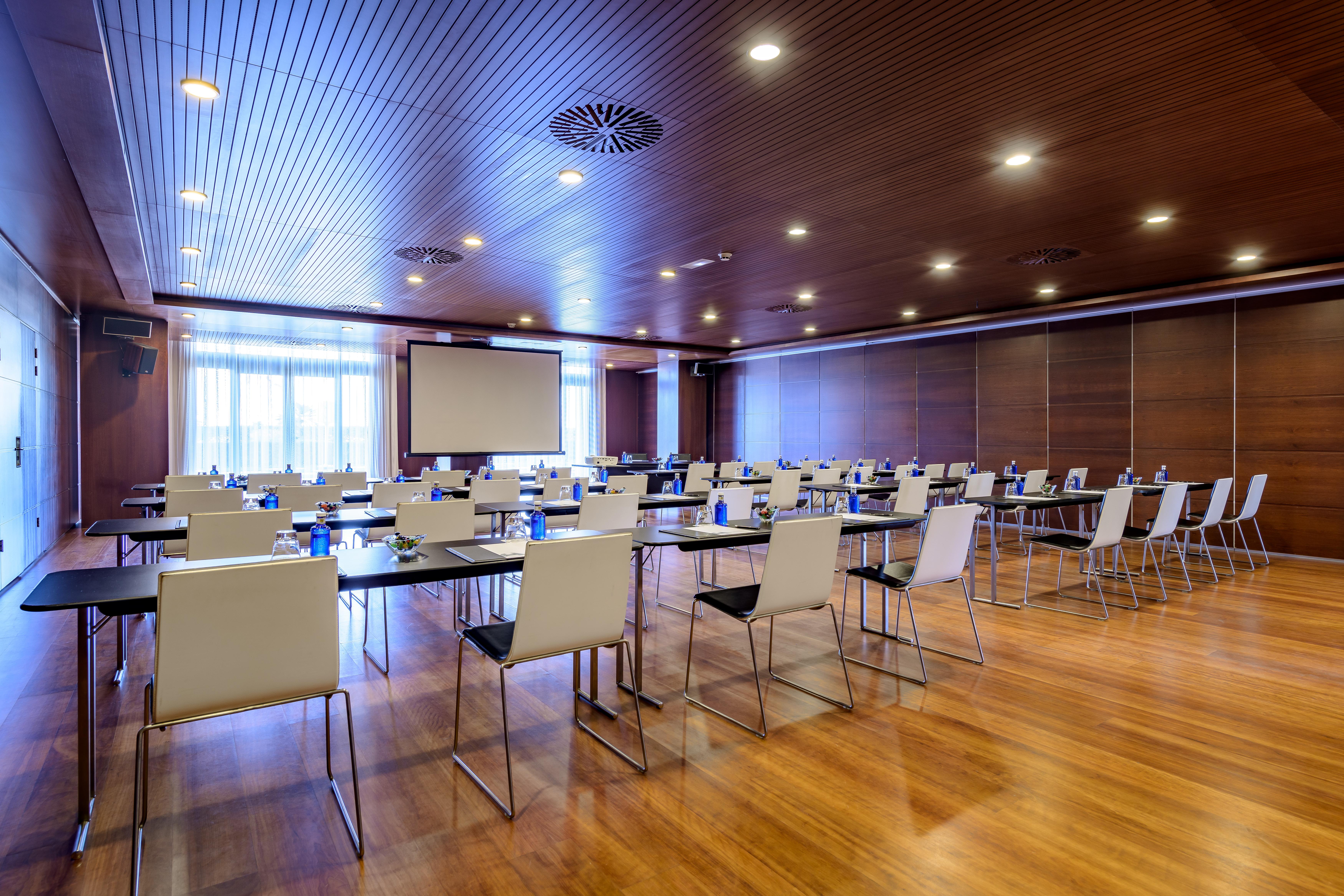 Las Arenas Balneario Resort Valencia Bagian luar foto A conference room