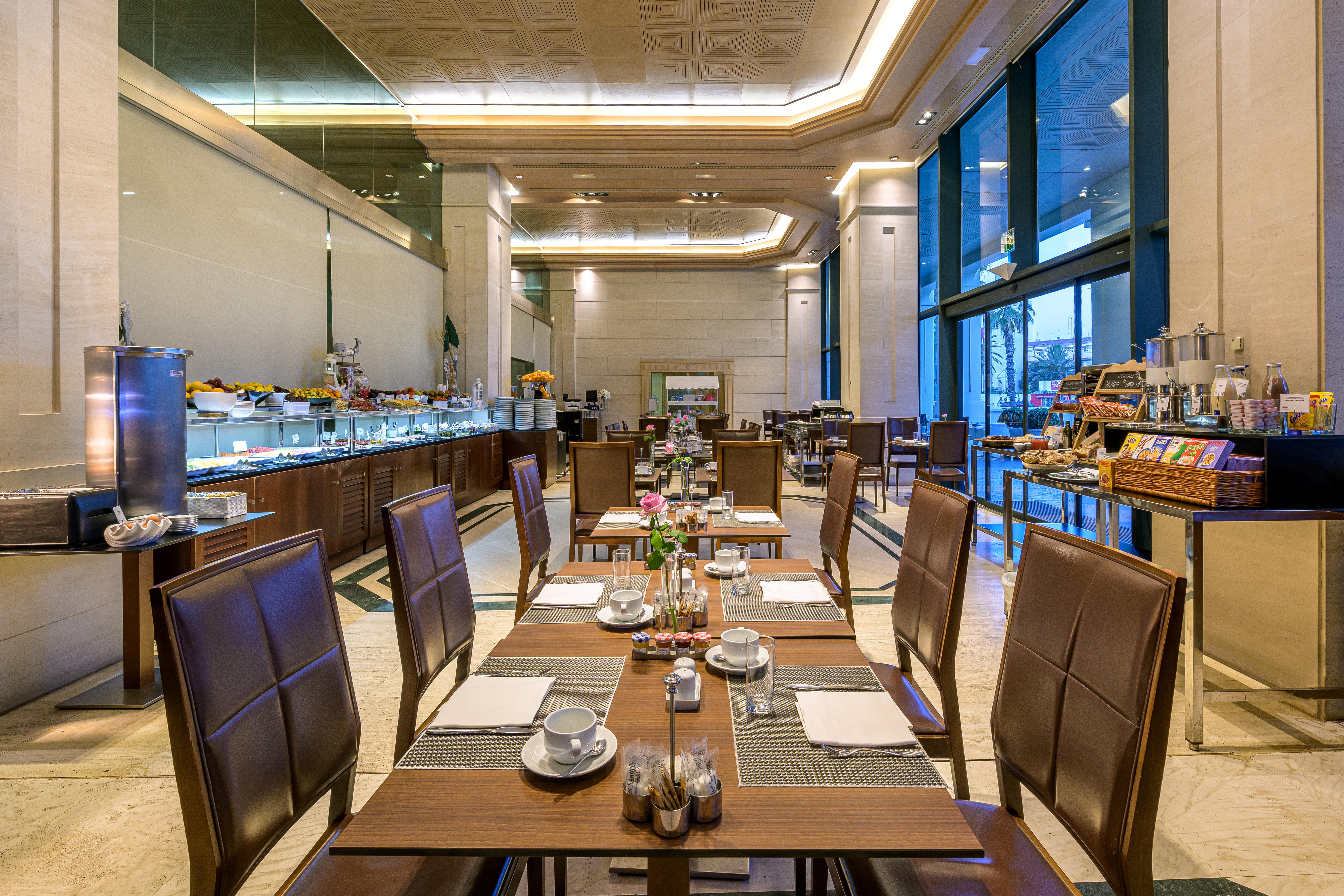 Las Arenas Balneario Resort Valencia Bagian luar foto The restaurant