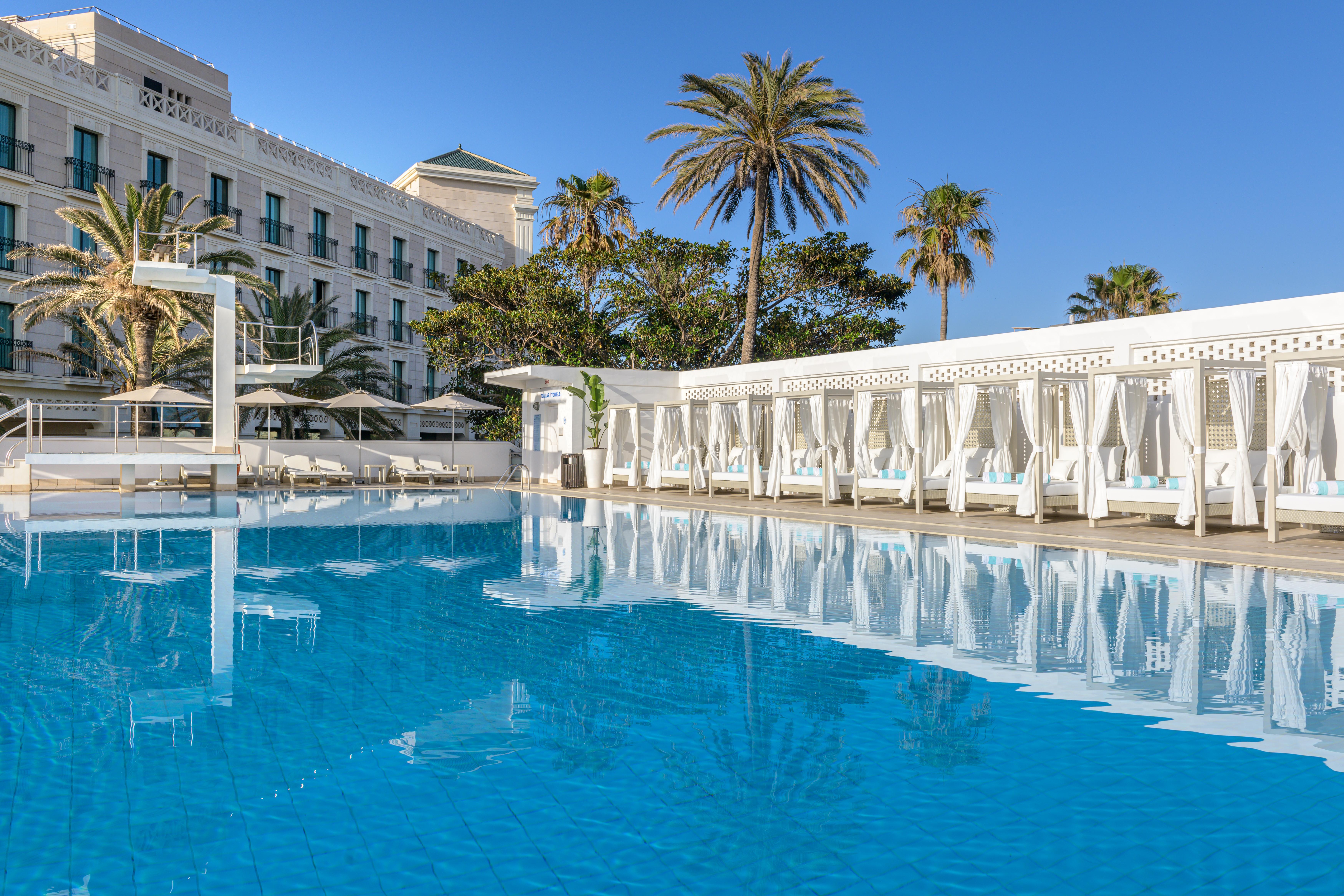 Las Arenas Balneario Resort Valencia Bagian luar foto The Royal