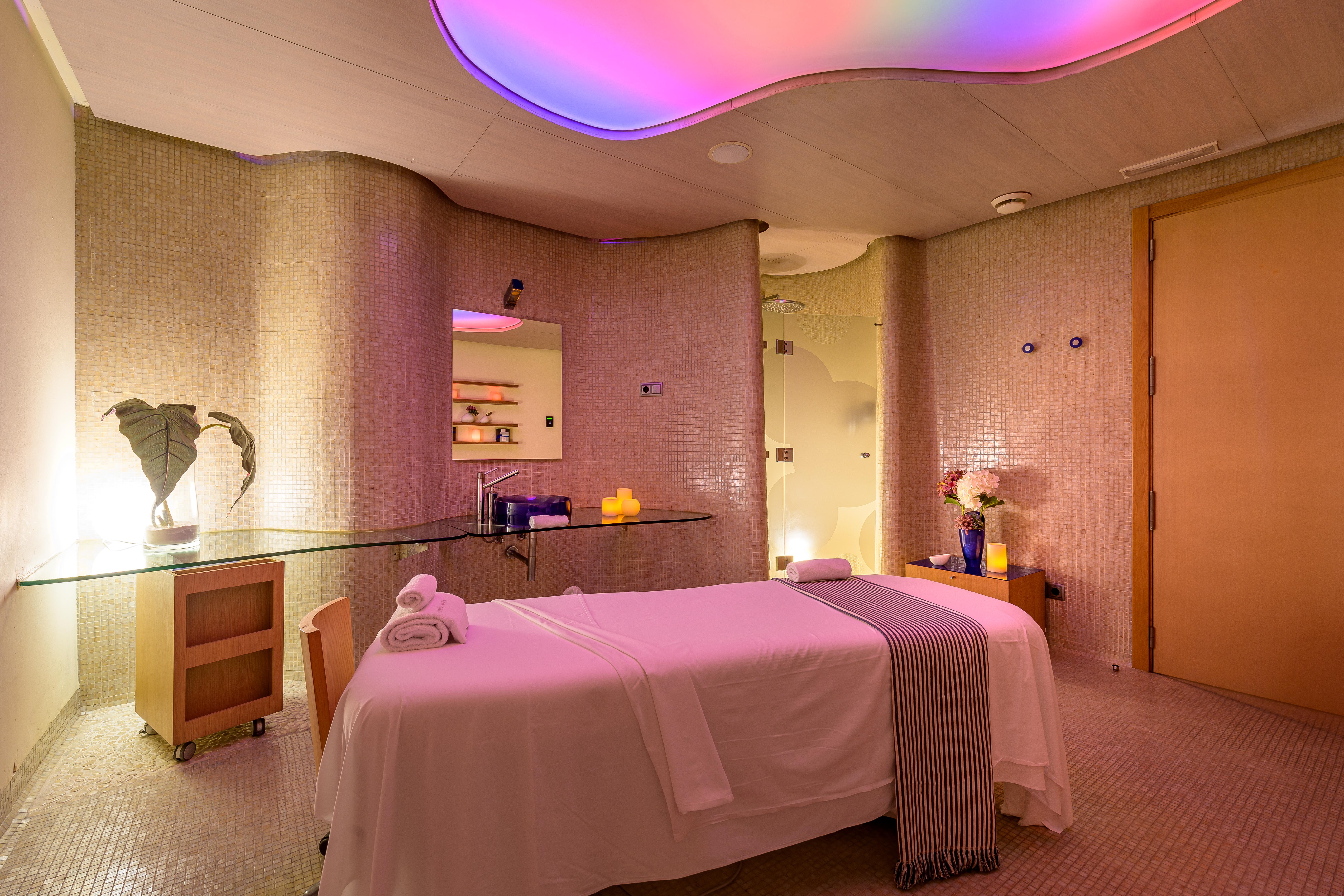 Las Arenas Balneario Resort Valencia Bagian luar foto The spa on board