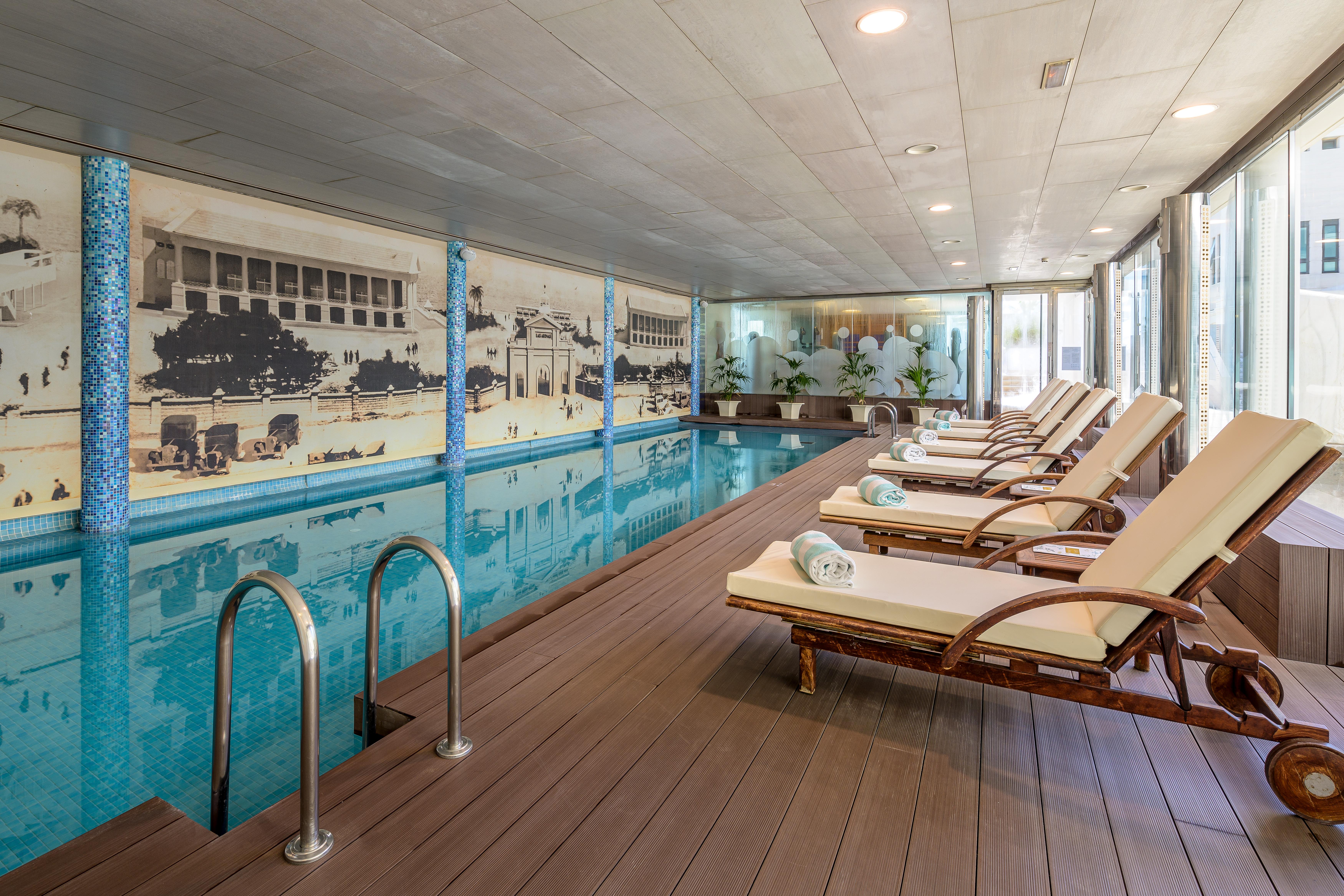 Las Arenas Balneario Resort Valencia Bagian luar foto The swimming pool