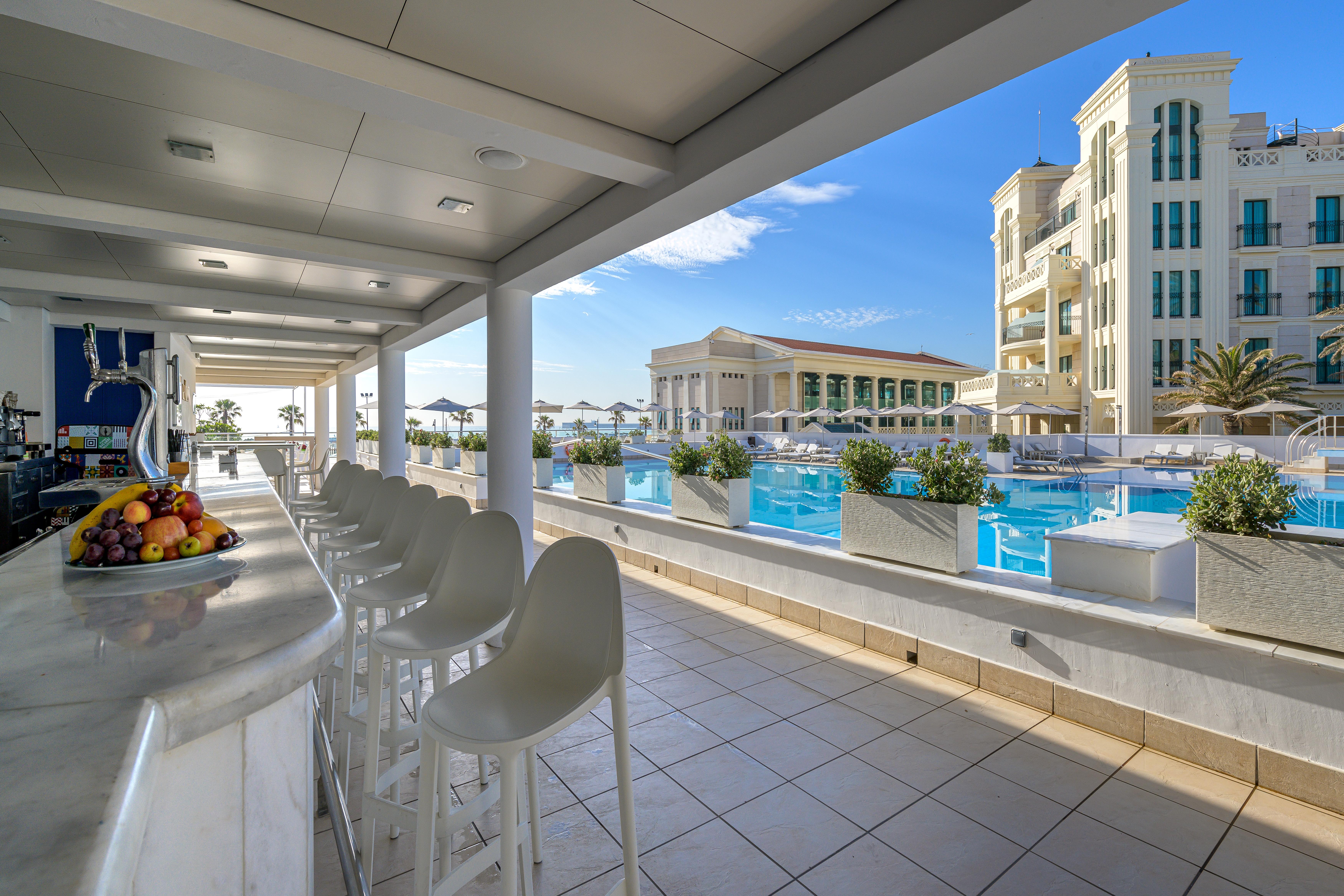 Las Arenas Balneario Resort Valencia Bagian luar foto Pool at the Westin Athens