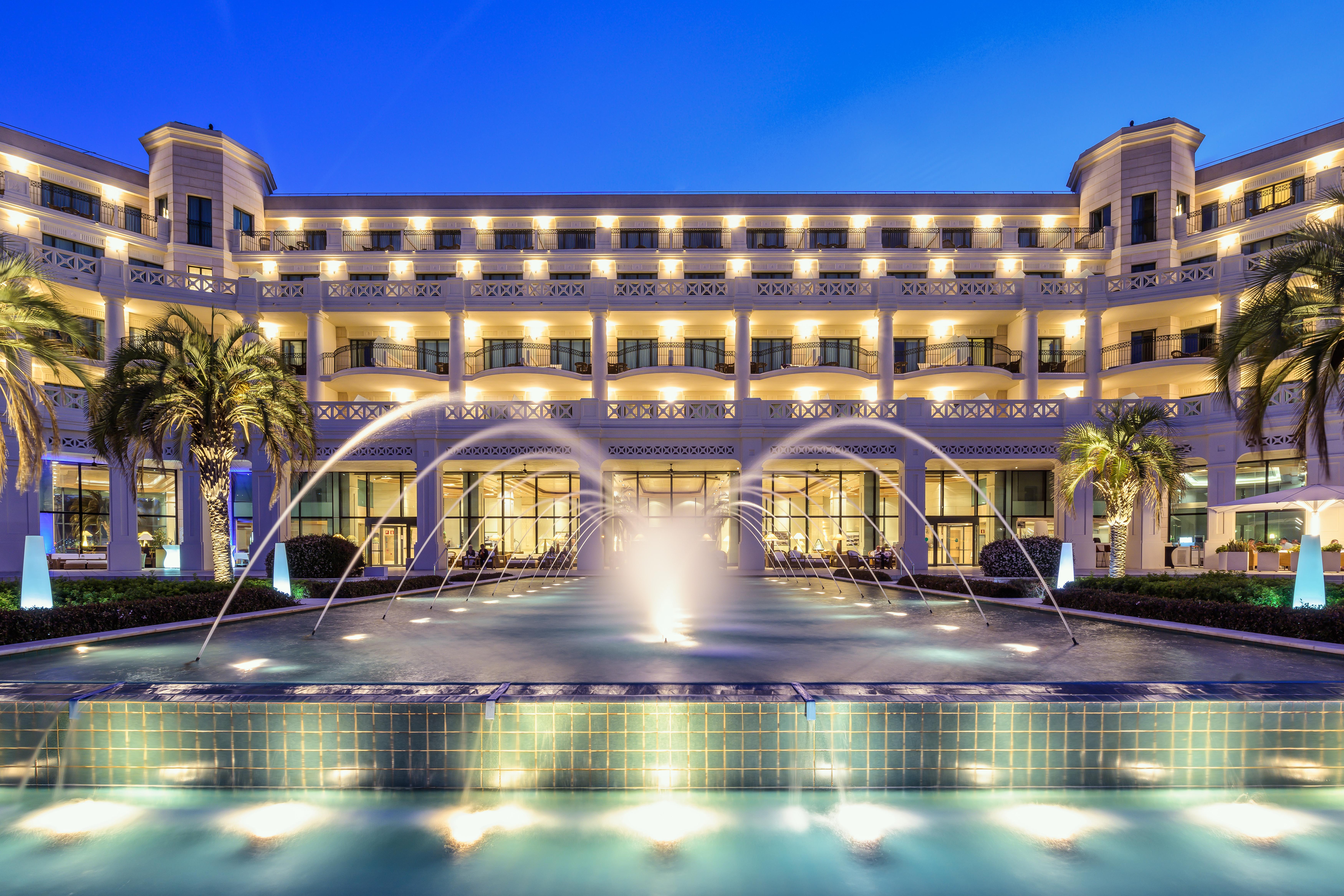 Las Arenas Balneario Resort Valencia Bagian luar foto The hotel's main entrance