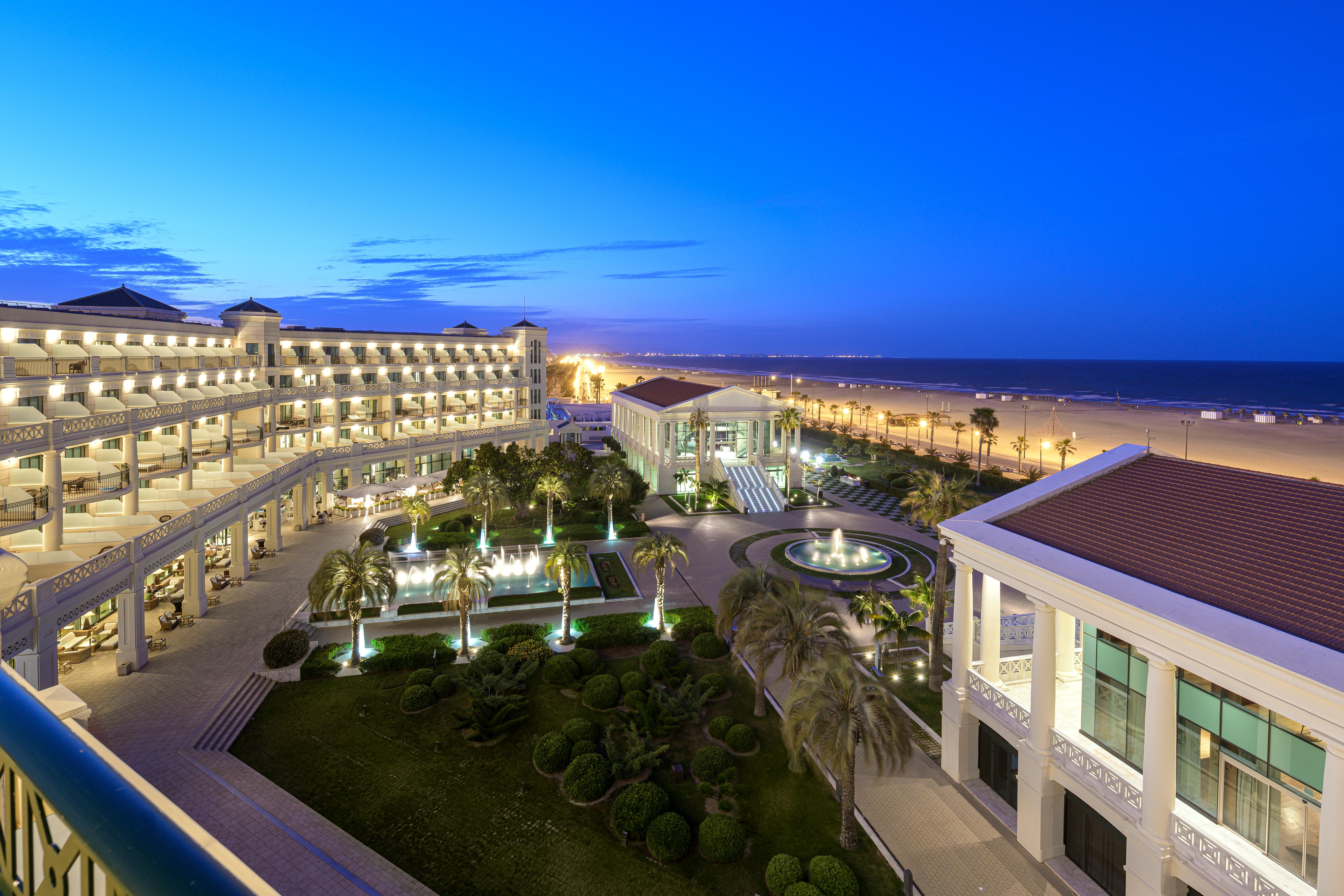 Las Arenas Balneario Resort Valencia Bagian luar foto Hilton Alexandria