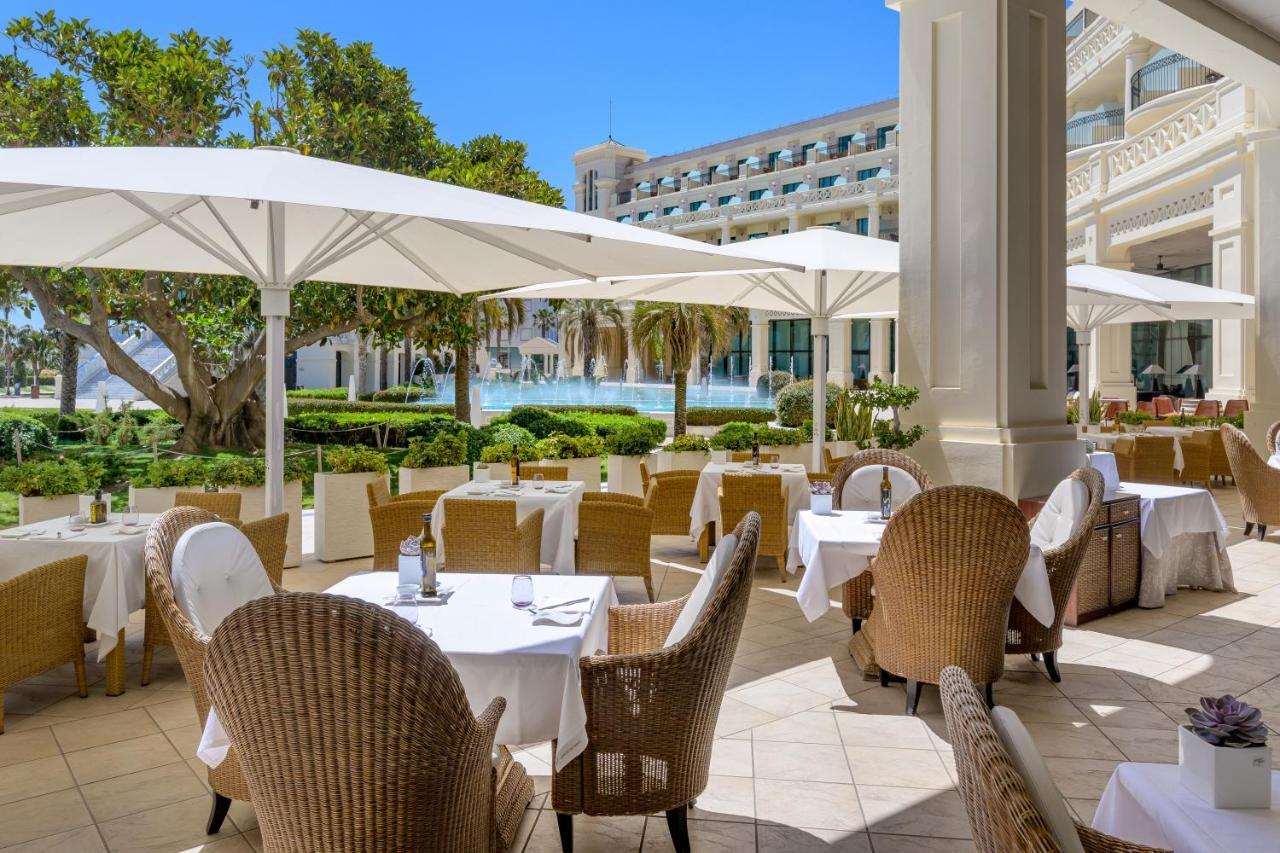 Las Arenas Balneario Resort Valencia Bagian luar foto The Colony Hotel