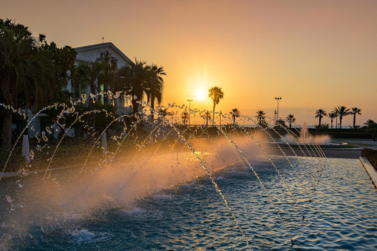 Las Arenas Balneario Resort Valencia Bagian luar foto Fountains at the Marina Mall